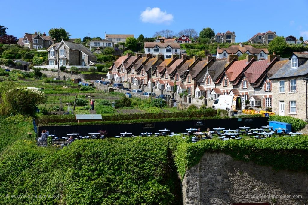Typical English Terraced Houses also here in Beer (Devon) – in true style with a Beer Garden