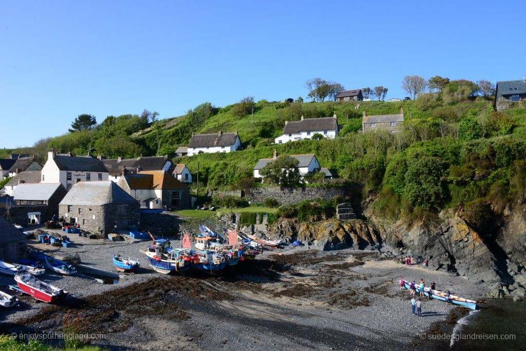 Cadgwith (Cornwall) – the local women's rowing team in training