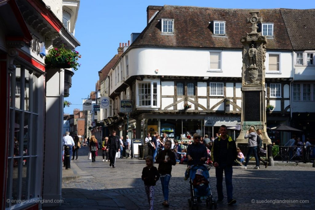 Square with the War Memorial in Canterbury – directly at the entrance to the Cathedral