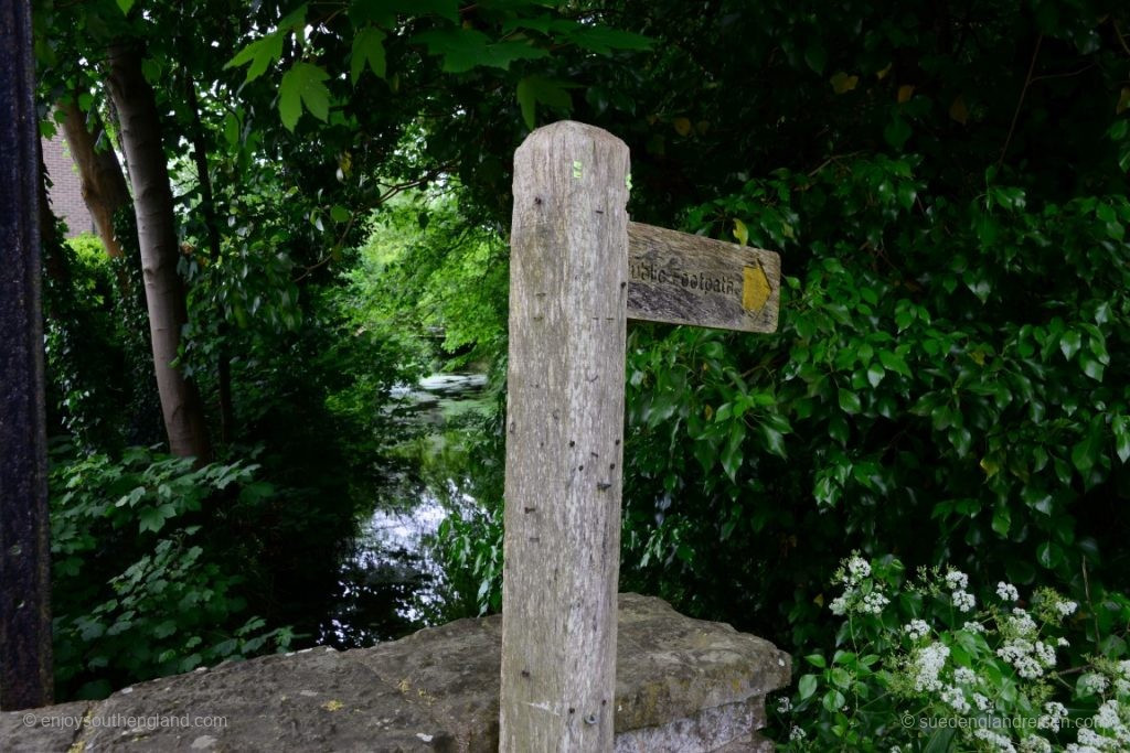 Right in the middle of the village (here in Bramber), you often find plenty of greenery, a river and public footpaths.