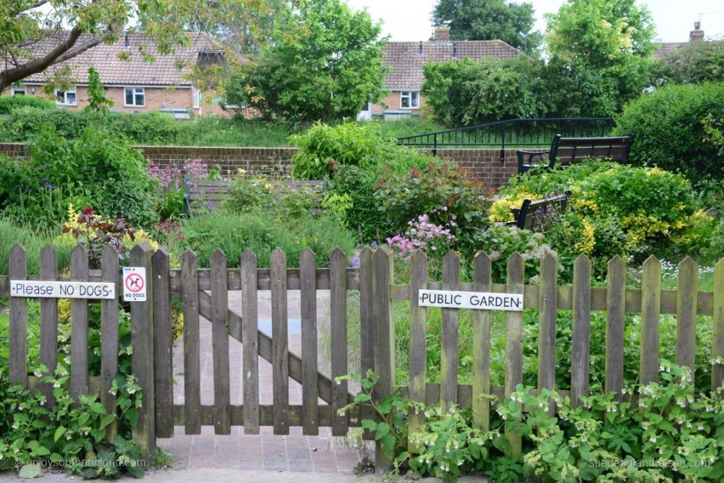 And then there is this: a gap between buildings with a tiny public garden right on the River Arun, inviting you to sit down and relax.