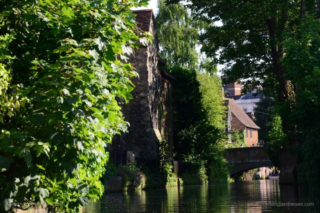 ... and romantic corners of the city.