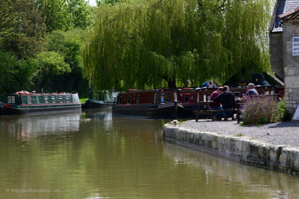 At the wharf in Bradford-on-Avon: plenty of activity, and a lovely pub beer garden under the trees