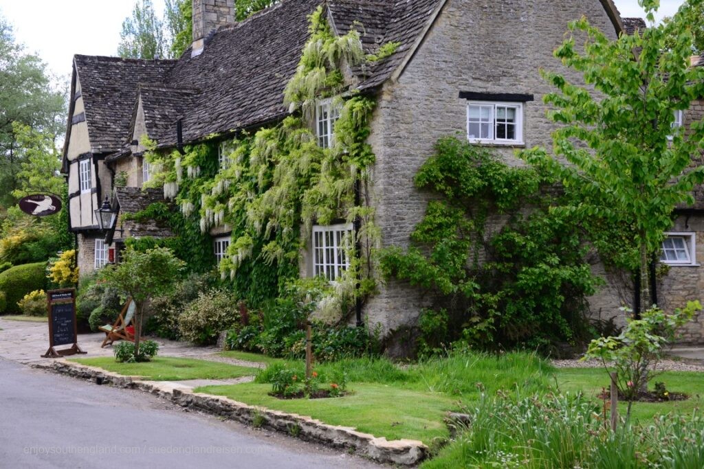 Pub in Minster Lovell in the Cotswolds (Oxfordshire, England)