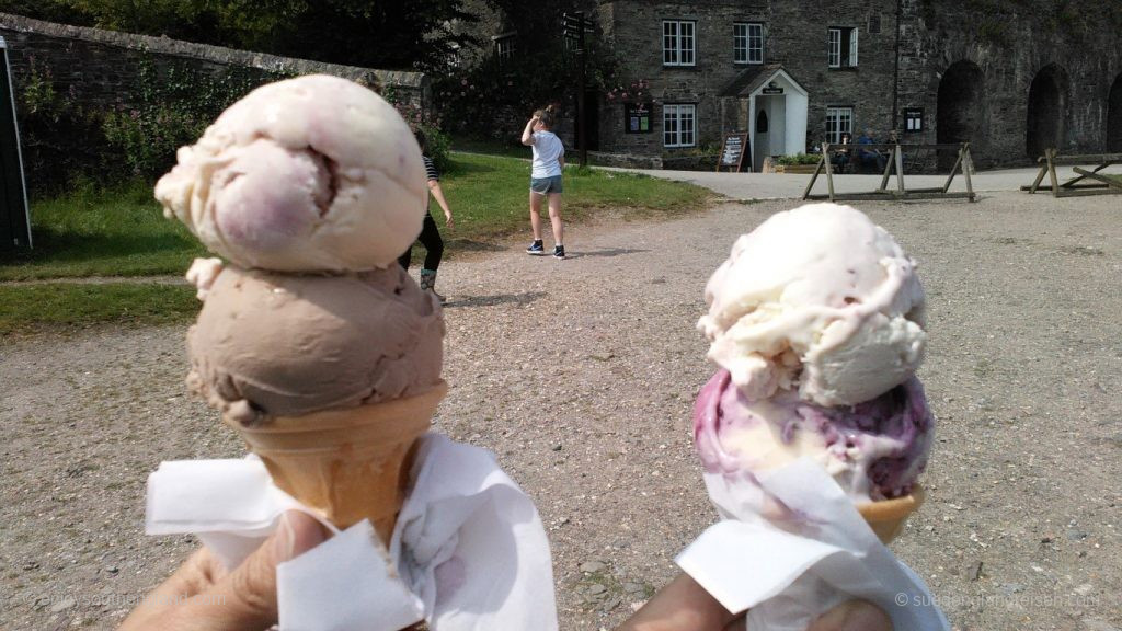 In this weather, you need to cool down occasionally! By the way, ice cream here comes from farms, not from the Italian ice-cream parlour.