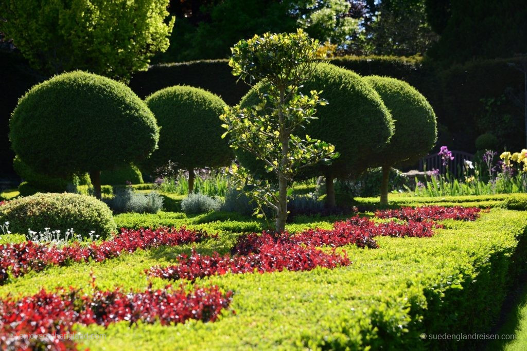 Abbey House Gardens – in the formal garden