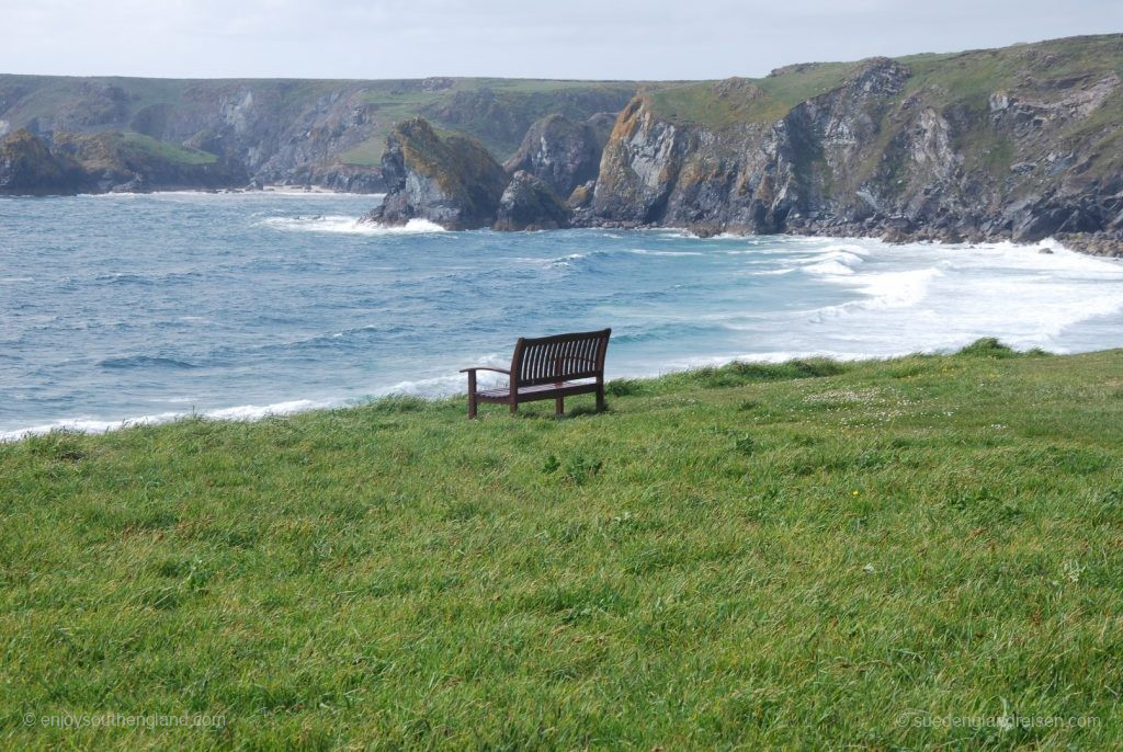 On The Lizard Peninsula – quite typical: A bench in a beautiful spot in the middle of nowhere