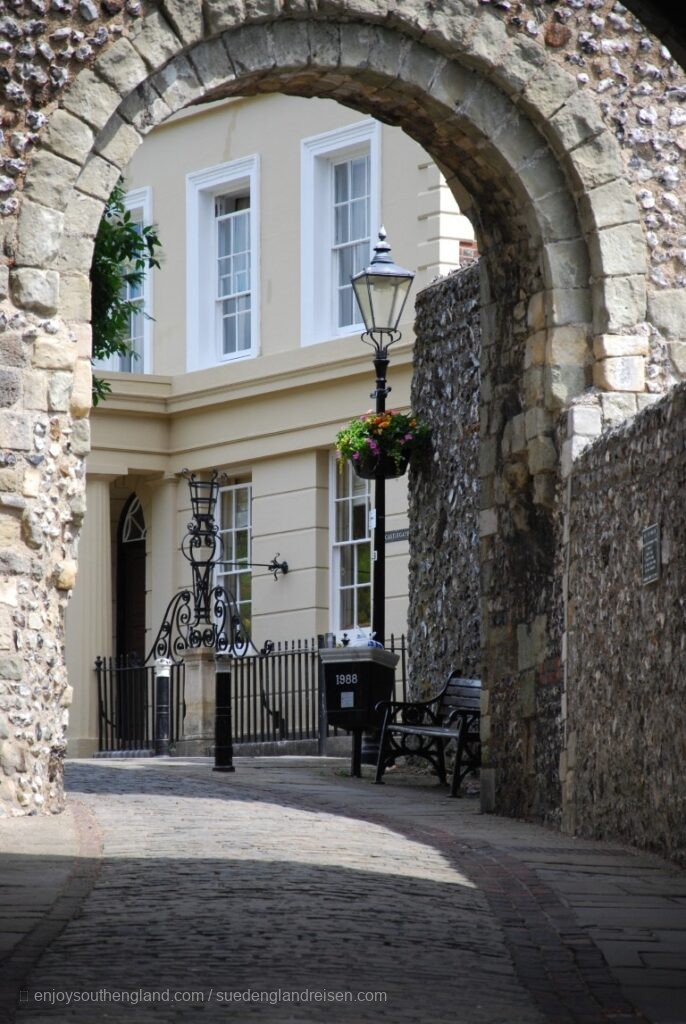 The entrance to the castle in Lewis (East Sussex)