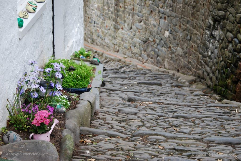 Path details in Clovelly