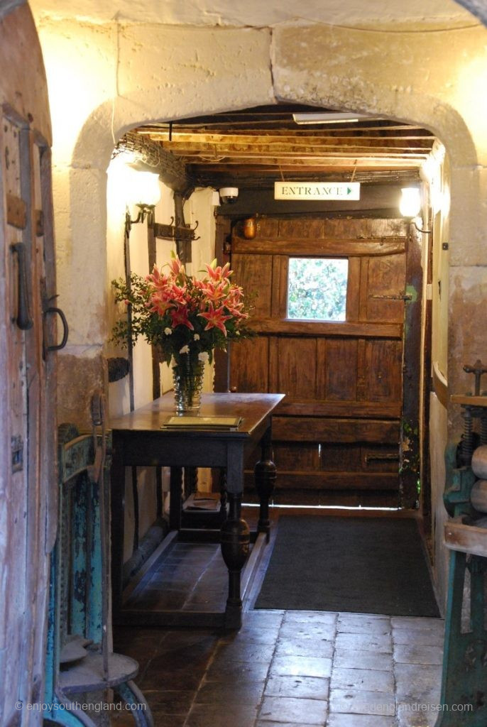 Lacock (Witshire) - Hotel entrance