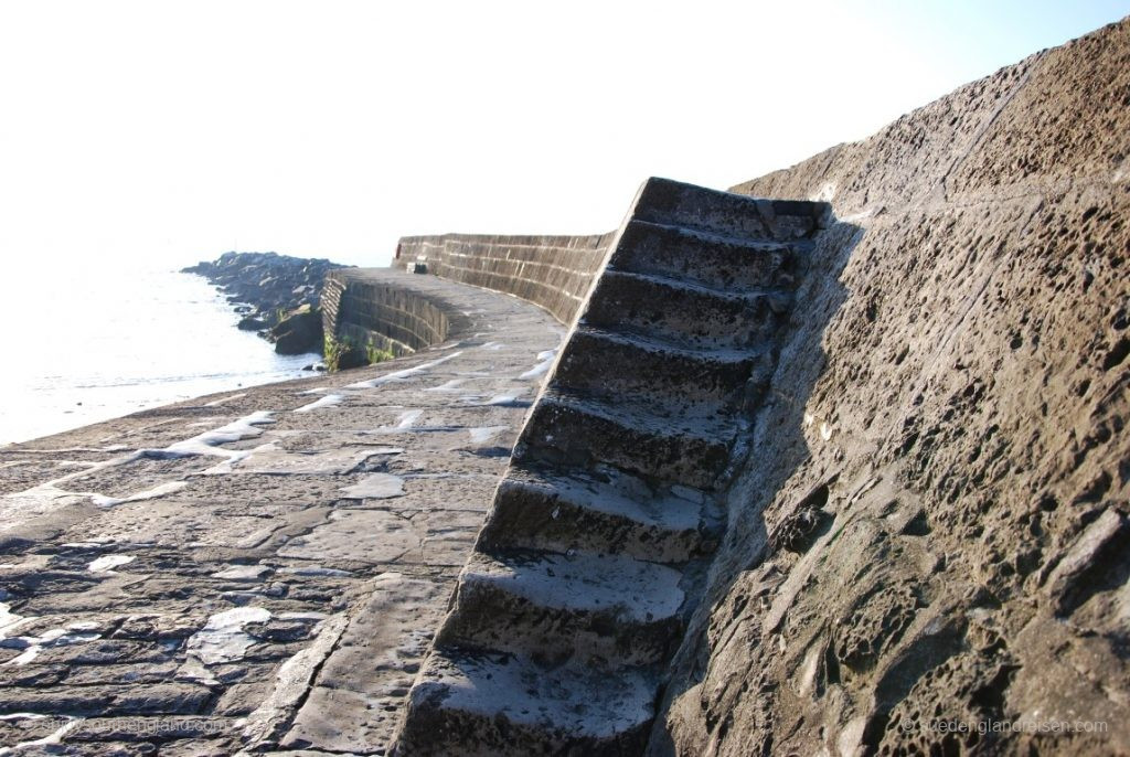 Lyme Regis – on the mighty Harbour Defence “The Cobb”