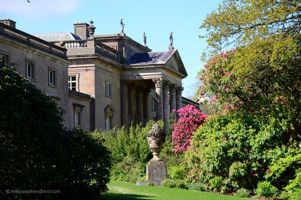 The manor house above Stourhaed Garden