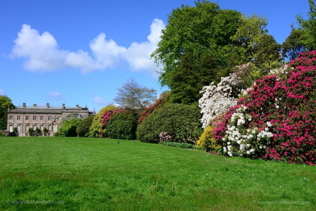 The manor house in Stourhead from the garden