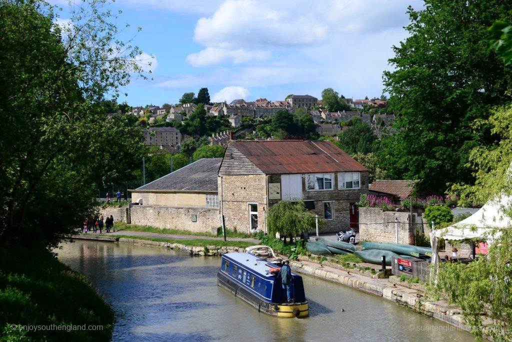 Bradford-on-Avon - View from the bridge to the canal.