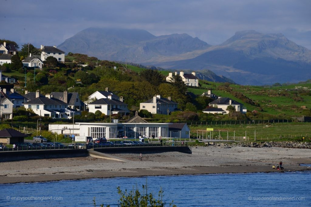 Wales – Criccieth with Art-Deco-Café