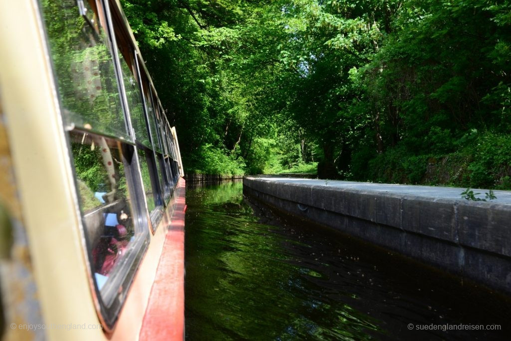 Wales - Boat trip on the Llangollen Canal to the Pontcysyllte Aqueduct 