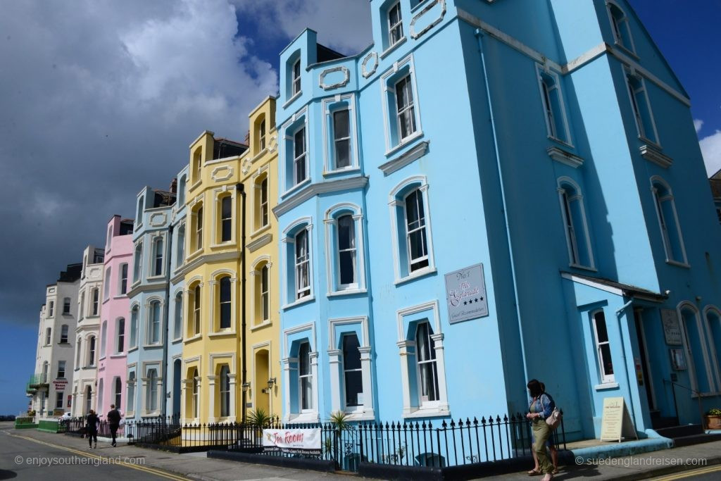  Tenby welcomes us with wonderful houses. 