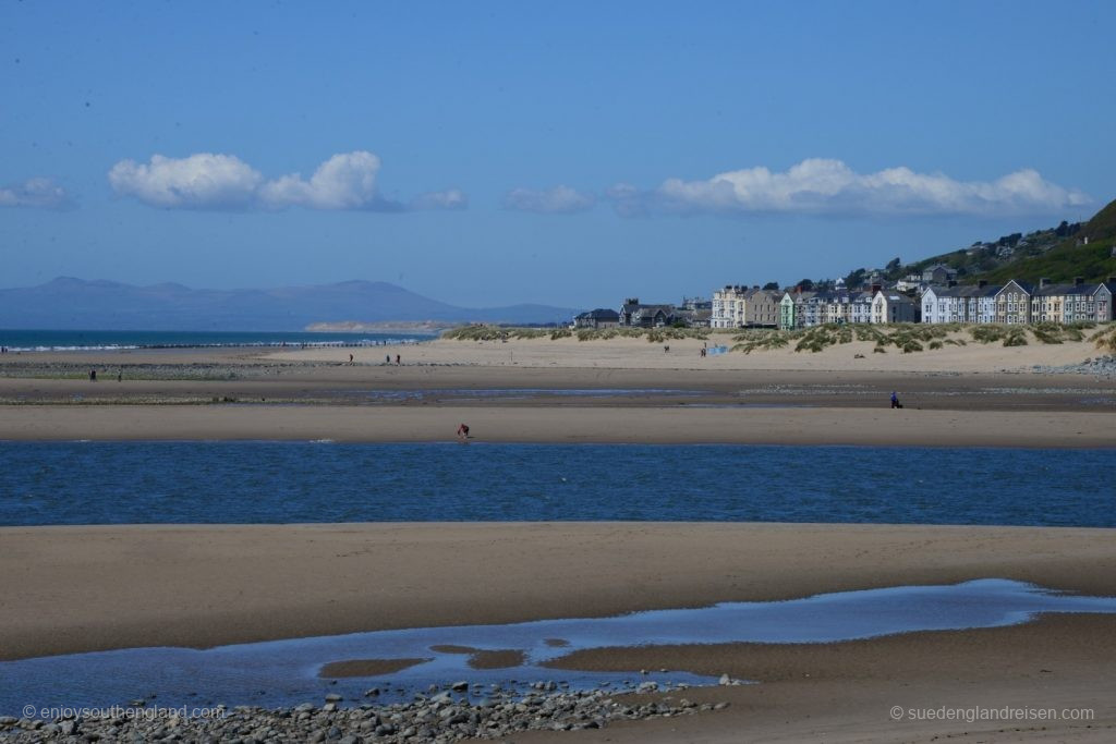  Impression of the Welsh coast 