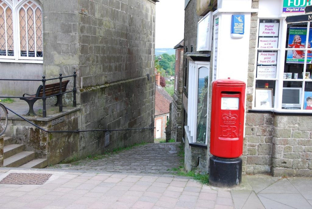 Unusual pillar box with emblem of Elizabeth II (1952-2022)