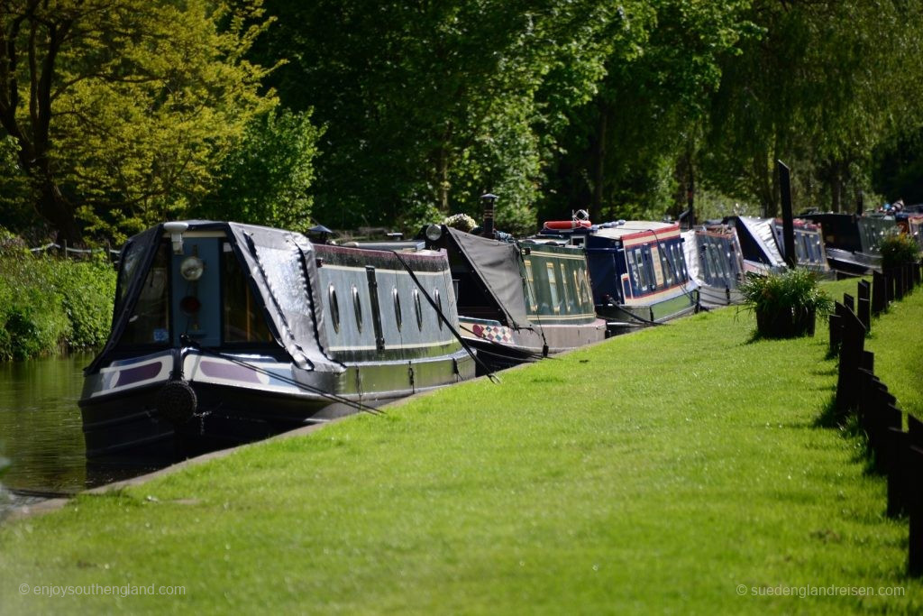 Narrow Boats and Nature – a perfect symbiosis if it weren't for the diesel engines.