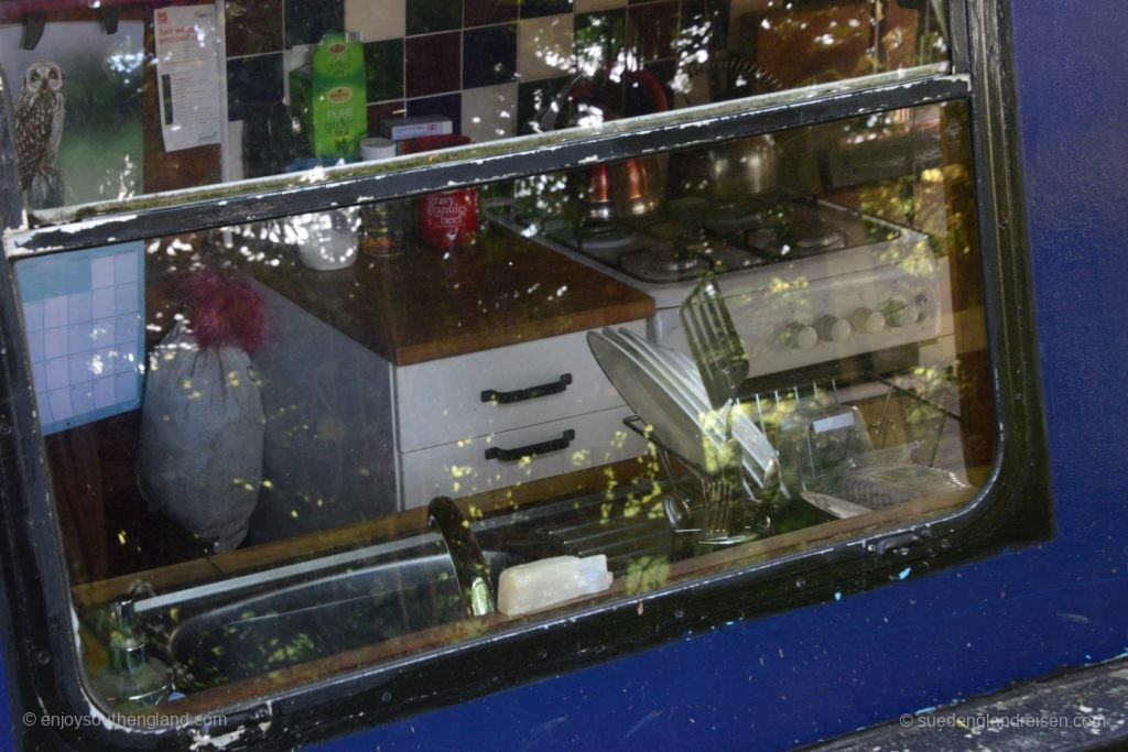 Snapshot: The interior of a Houseboat with a width of 2.20 m