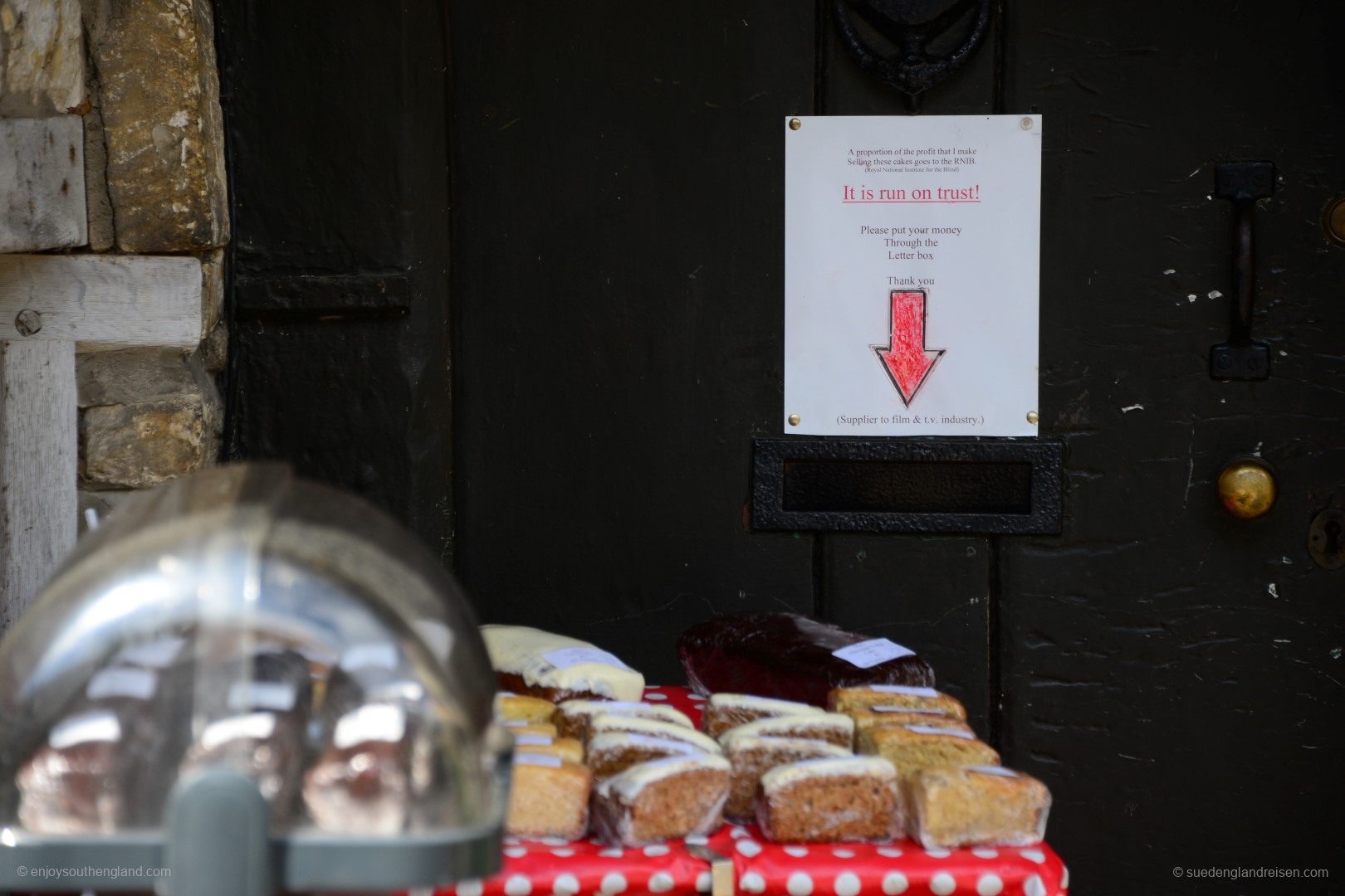 Information about the cakes for sale in Castle Combe