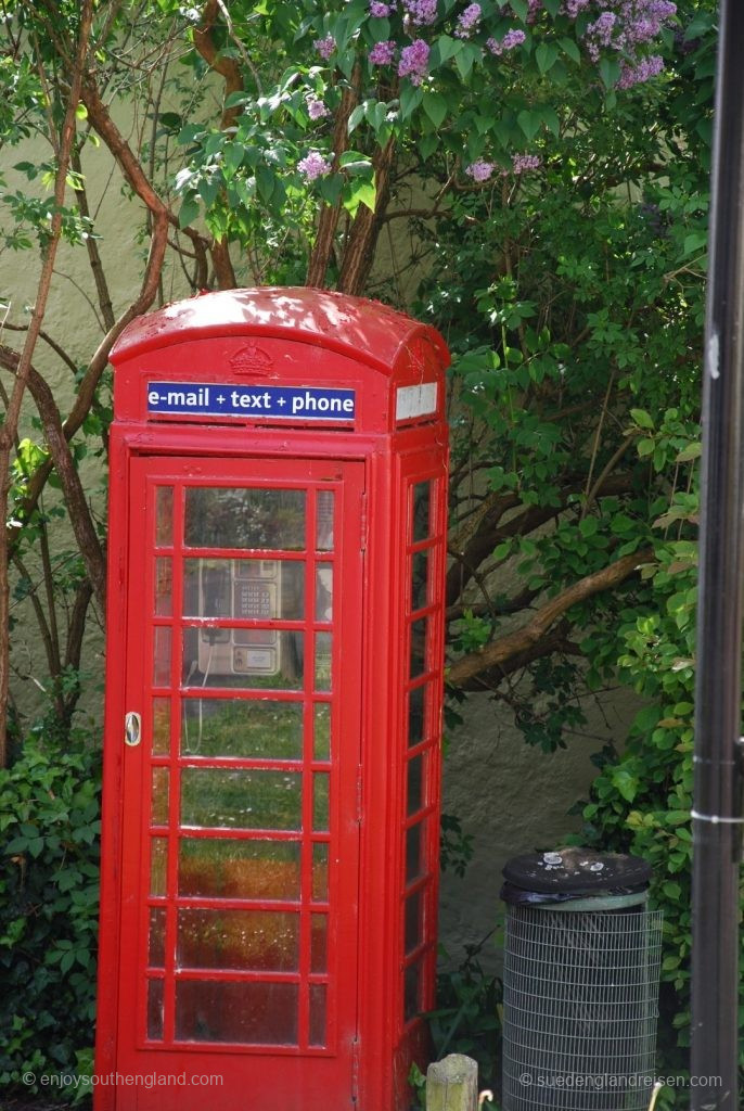 Phone box in England with a modern interior from the pre-smartphone era!